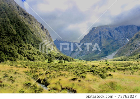新西蘭(峽山)的壯麗景色 新西蘭(峽山)的壯麗景色 75762827