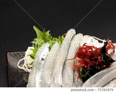 Exquisite taste! Halfbeak sashimi! Exquisite taste! Halfbeak sashimi! 75763979
