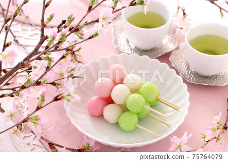 Handmade cherry-blossom viewing dumplings, cherry-blossom viewing at home, tea time 75764079