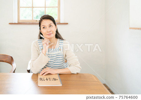 Housewife veteran housewife 75764600