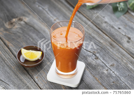 Improve your eating habits with carrot juice Improve your eating habits with carrot juice 75765860