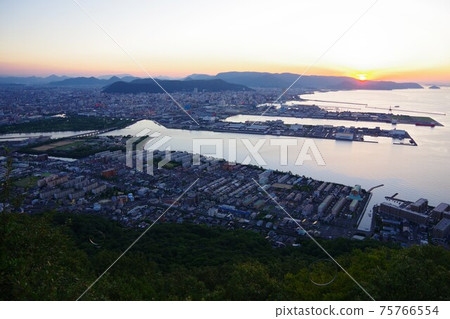 香川縣八島市夕陽的景色 75766554