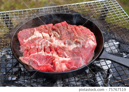 Steak with camp 75767519