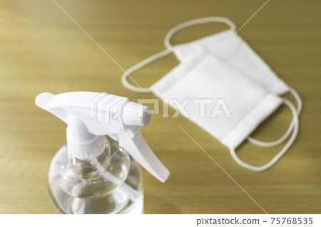Image of alcohol disinfecting cloth mask 75768535