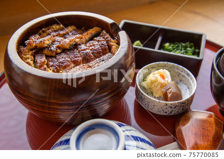 名古屋市 75770085