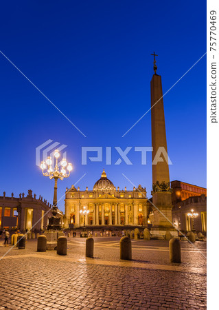 Sant Peters Basilica in Vatican - Rome Italy Sant Peters Basilica in Vatican - Rome Italy 75770469