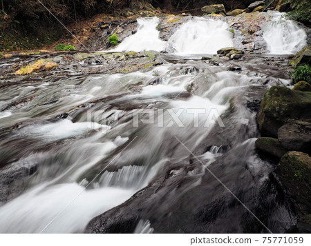立巖谷，賽濃瀑布，山間溪流，美麗的水 75771059