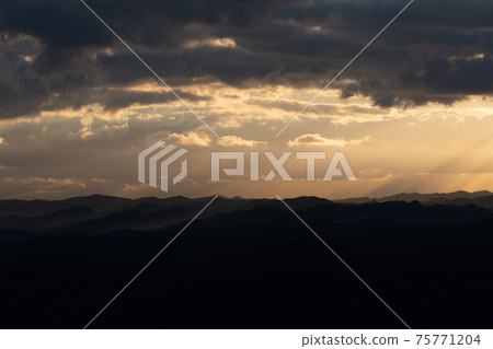 天空，月亮，晚，山頂，森林，金光市，千葉縣，鹿山，森林，朝日，日出，光線，性質 75771204