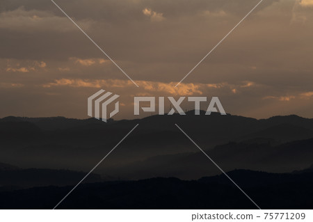 天空，月亮，晚，山頂，森林，金光市，千葉縣，鹿山，森林，朝日，日出，光線，性質 75771209