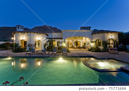 STOCK PHOTOGRAPHY IMAGES 75771699