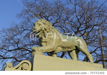 Sculpture of guard lion in St. Petersburg near Admiralty in natural light 75772303