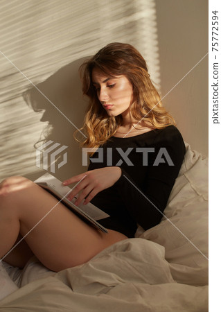 girl in sunlight 75772594