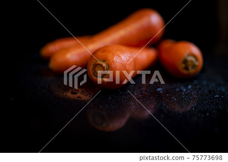 Delicious and fresh vegetable carrots (carrots, carrots) 75773698