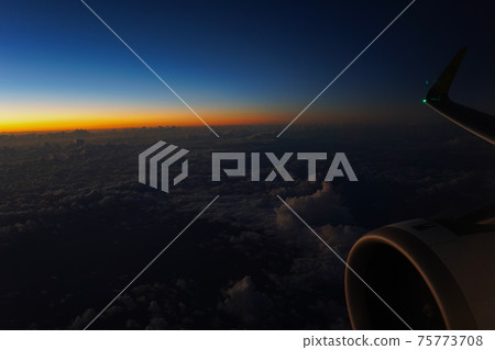 從飛機窗口的風景 從飛機窗口的風景 75773708