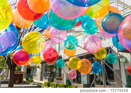 Floating balloons on the Hoshigaoka Terrace, Floating Bubbles <Nagoya City, Aichi Prefecture> 75774339