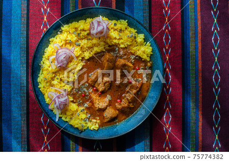 現在流行的酸辣“豬肉溫達盧” 75774382