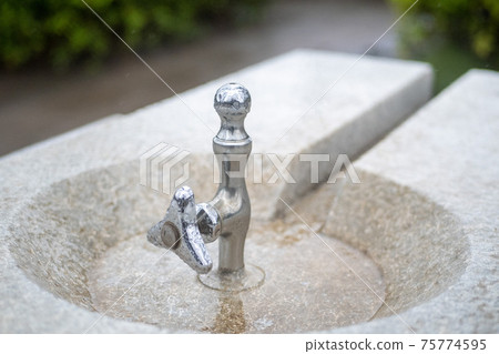 公園飲水機 75774595