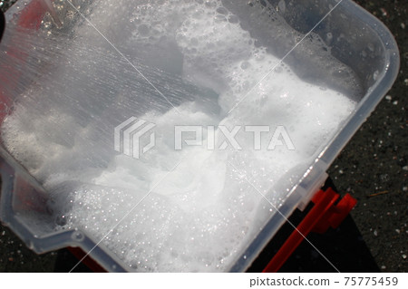 如何使汽車洗髮水呈液態，在淋浴時打掃 75775459