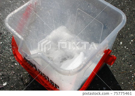 如何使汽車洗髮水呈液態，在淋浴時打掃 75775461