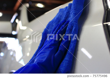 After washing the car, blow up the body with a microfiber towel 75775496