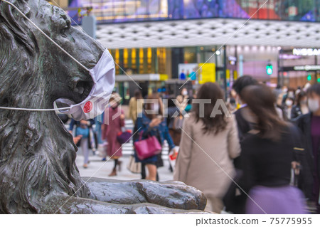 The first day of the cancellation of the Tokyo cityscape in Japan (the cancellation of the state of emergency), Ginza, Tokyo was crowded with many people = March 22 75775955