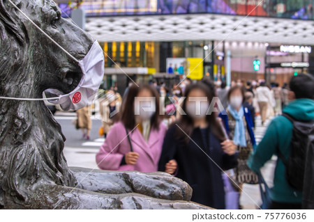 取消日本東京城市景觀的第一天（取消緊急狀態），東京銀座，人滿為患= 3月22日 75776036