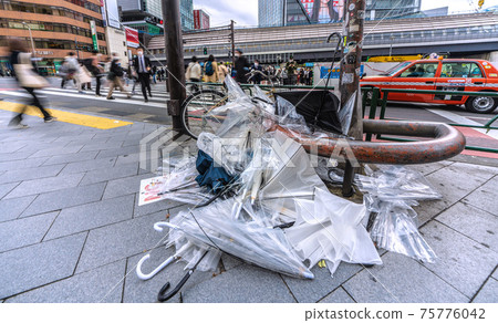 Tokyo cityscape of Japan: The scars of a spring storm ... There is a mountain of umbrellas beside the intersection. On the first day of declaring cancellation, many people ... = March 22 Tokyo cityscape of Japan: The scars of a spring storm ... There is a mountain of umbrellas beside the intersection. On the first day of declaring cancellation, many people ... = March 22 75776042