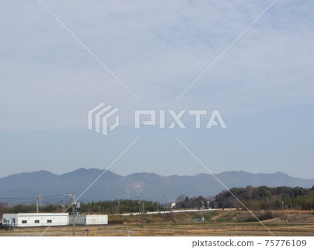 三重縣鈴鹿山的陽光明媚 三重縣鈴鹿山的陽光明媚 75776109