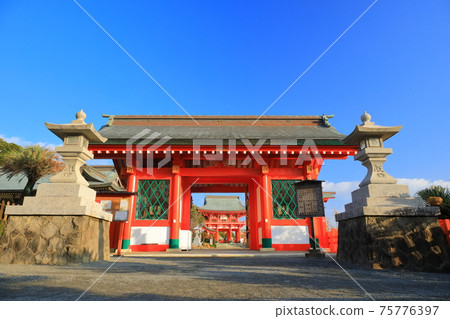 [Miyazaki Prefecture] Udo Shrine (Jinmon) under fine weather 75776397