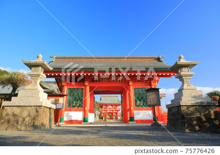 [Miyazaki Prefecture] Udo Shrine (Jinmon) under fine weather 75776426
