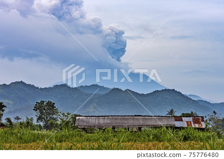 印度尼西亞巴厘島阿貢火山的爆發 75776480