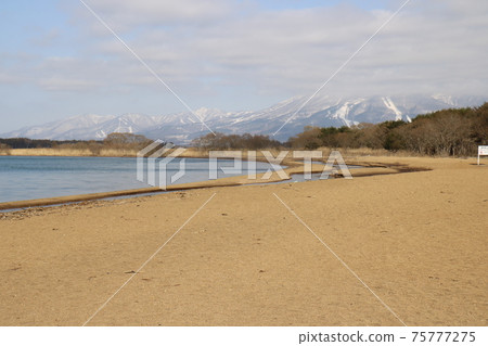 2021年3月從福島縣豬苗代市Shidahama的萬代山景色 2021年3月從福島縣豬苗代市Shidahama的萬代山景色 75777275