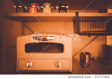 復古烤箱烤麵包機的形象 75777304