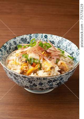 Rice cooked with clams and ginger Rice cooked with clams and ginger 75778129