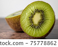 Kiwifruit fillet 75778862