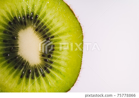 Kiwifruit fillet 75778866