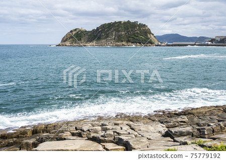 Cantabrian Sea island of San Anton, village of Getaria, Basque coast of Gipuzkoa, Spain 75779192