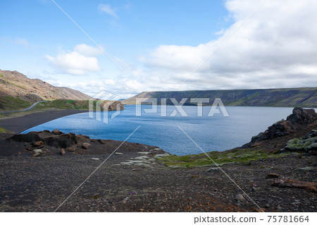 Kleifarvatn lake landscape, southern peninsula, Iceland 75781664