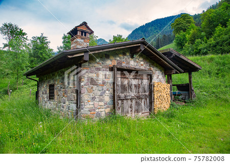 Beautiful stone hut in the high mountains Beautiful stone hut in the high mountains 75782008