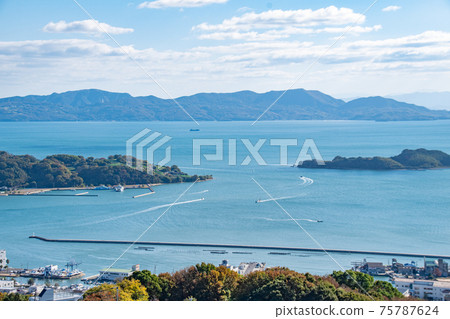 Ships and ships traveling in the Seto Inland Sea ・ Ushimado-cho, Setouchi City, Okayama Prefecture 75787624