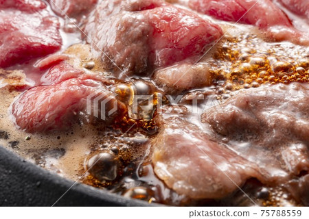 Sukiyaki with delicious beef 75788559