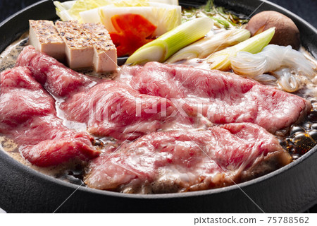 Sukiyaki with delicious beef 75788562