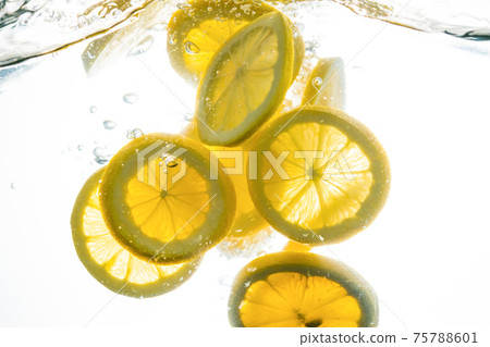 檸檬水下 75788601