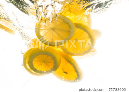 檸檬水下 75788603