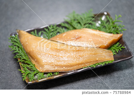 乾魚與條紋阿特卡鯖魚（黑米林） 75788984