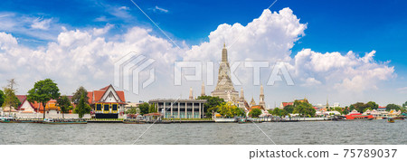 Wat Arun Temple in Bangkok 75789037