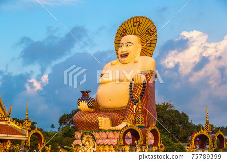 Giant happy buddha Samui 75789399