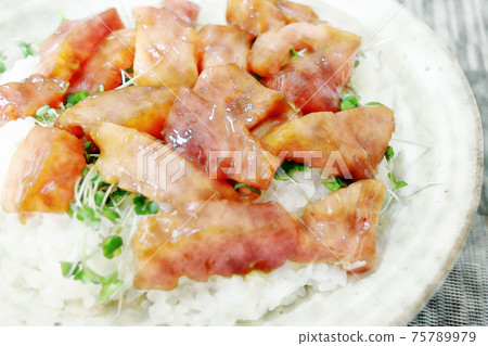 Home-style and simple home-cooked "Yokowa Kaisendon" watercolor style Home-style and simple home-cooked "Yokowa Kaisendon" watercolor style 75789979