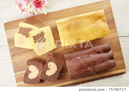 心磅蛋糕和熊磅蛋糕 75790717