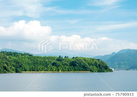 多哥池塘的夏天景色 75790933